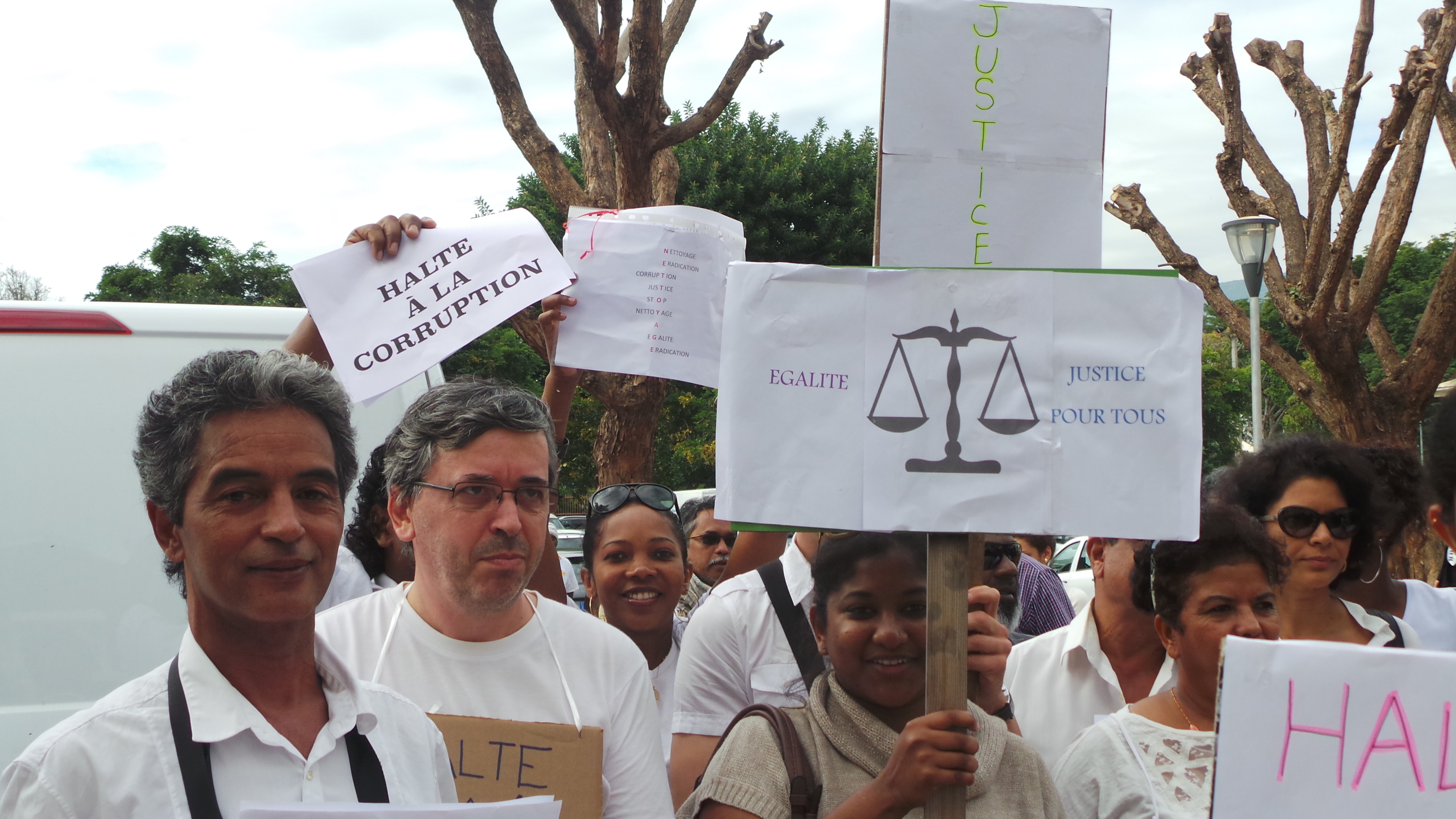 St-Denis: Ratenon et son collectif font une halte 