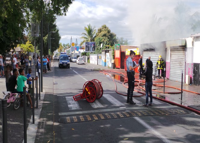 Deux snacks en feu à Saint-Paul