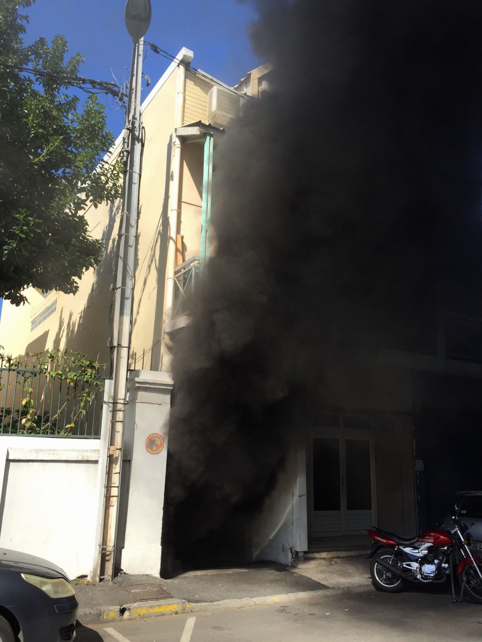 Saint-Denis: Un incendie dans un sous-sol, rue Labourdonnais