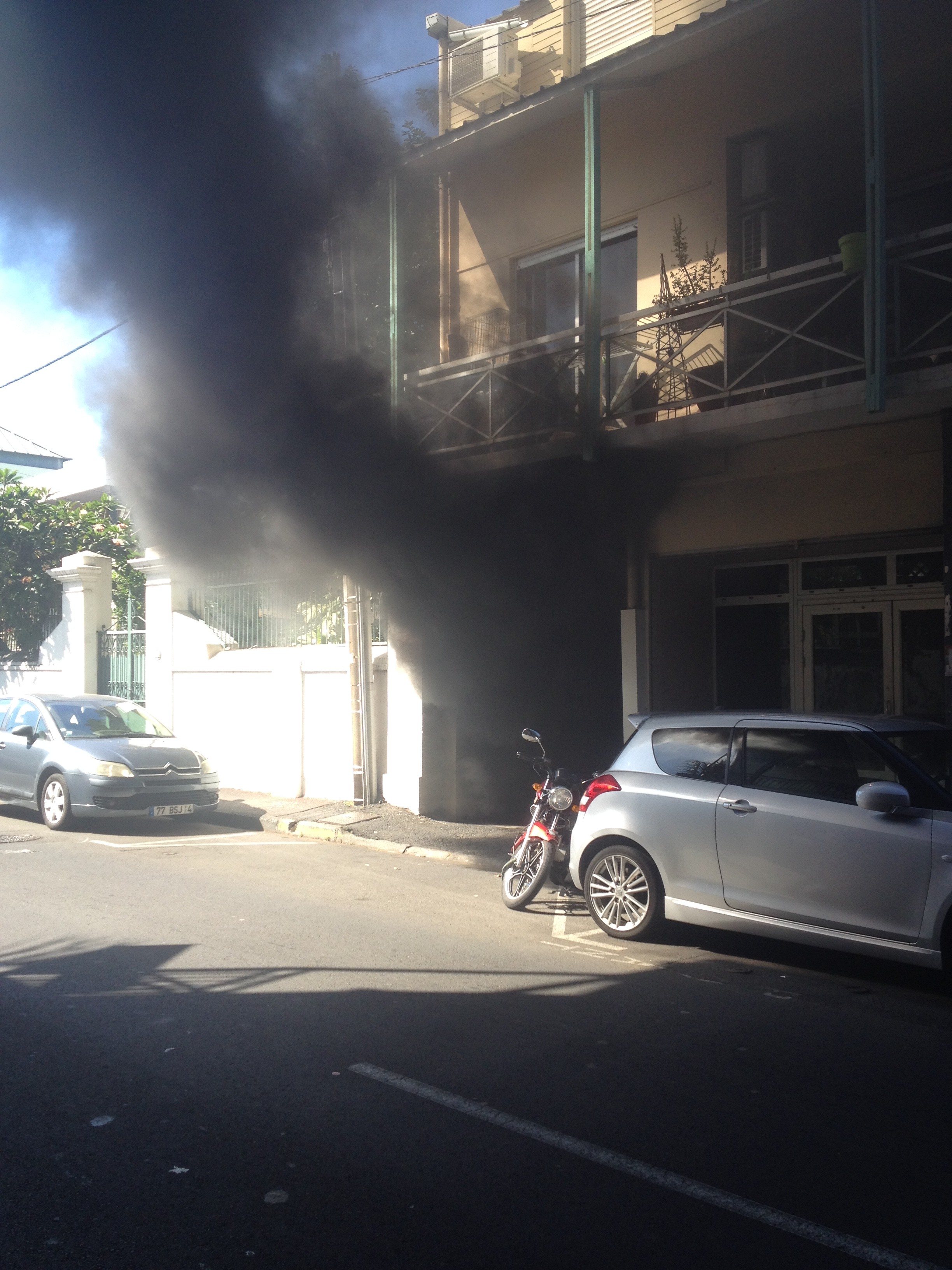 Saint-Denis: Un incendie dans un sous-sol, rue Labourdonnais