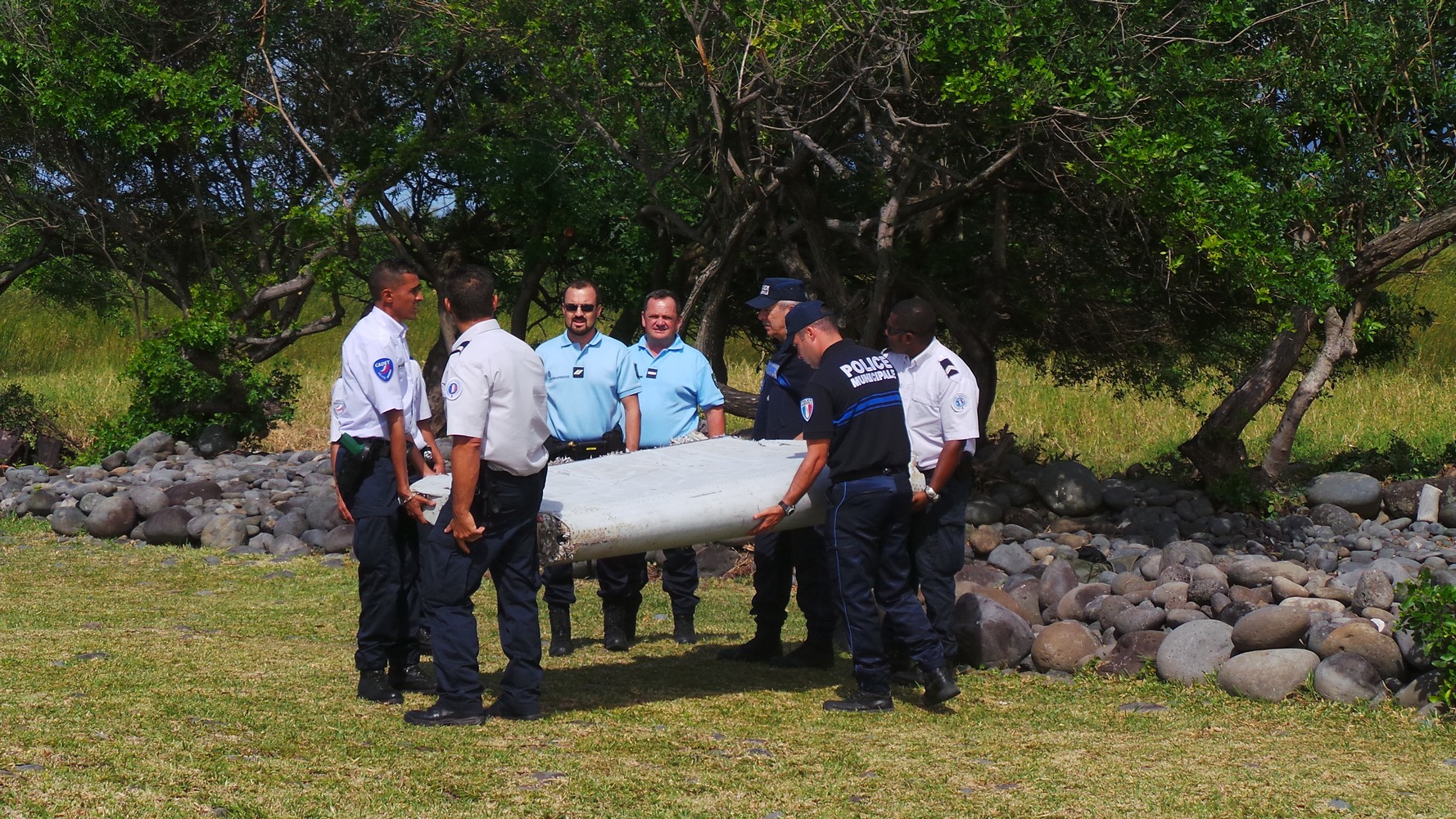 Morceau d'avion retrouvé: L’enquête commence