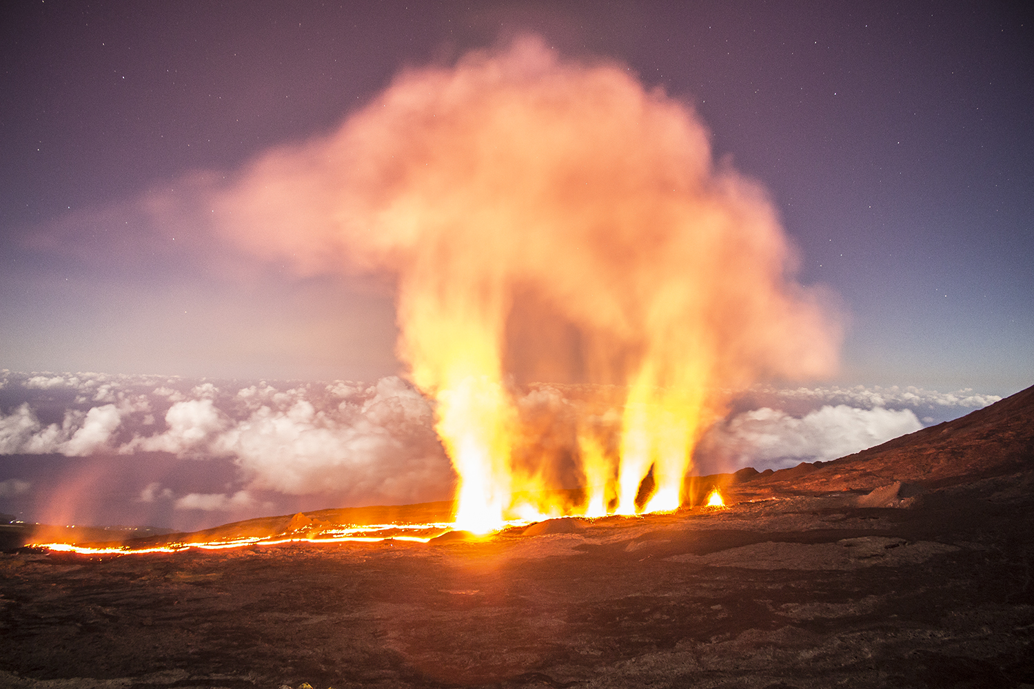 Volcan: Le trémor stable mais moins de fontaines de lave
