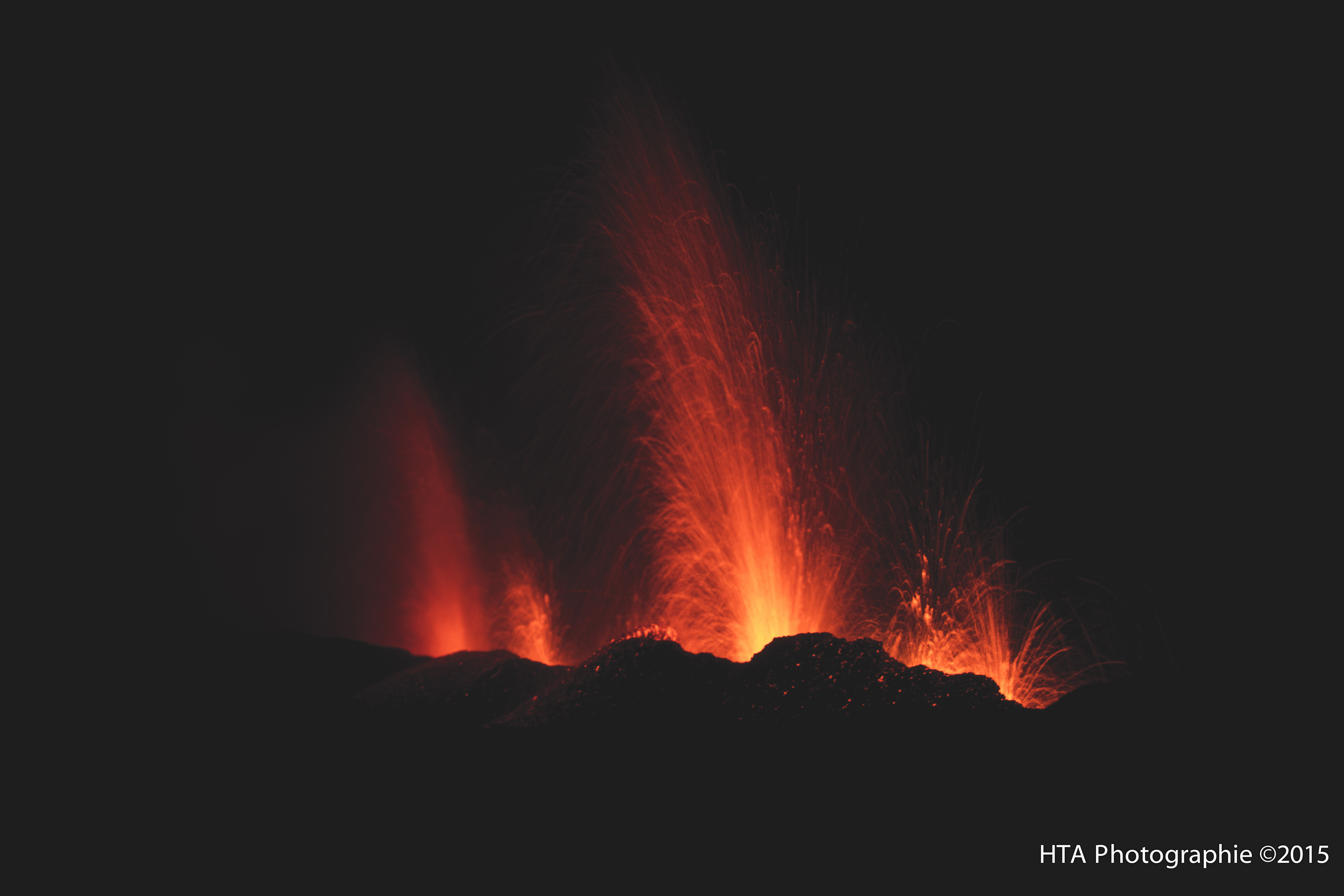 Eruption: Un volcan aux allures de la planète rouge