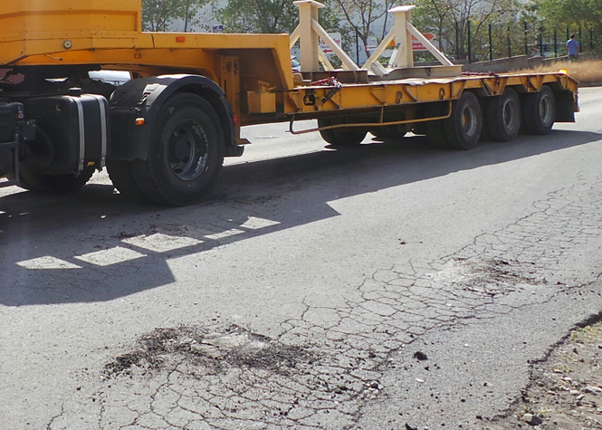 Port: Un accropode de 25 tonnes tombe d'un camion