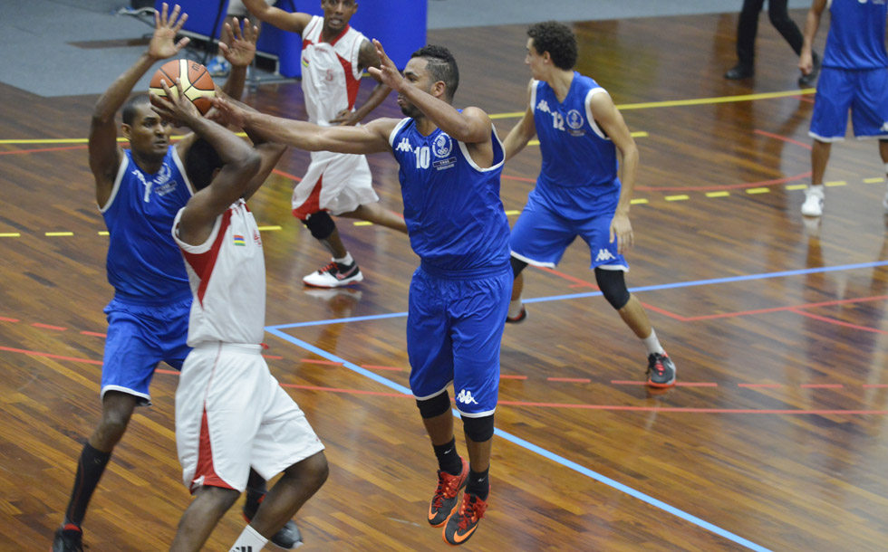 Retour en images sur les victoires écrasantes de nos basketteuses et basketteurs
