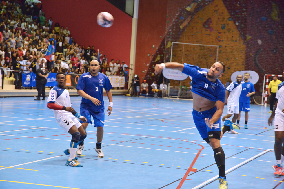 Retour en images sur les médailles d'or des handballeurs du Club R