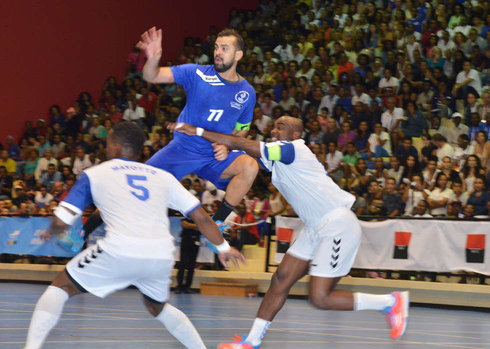 Retour en images sur les médailles d'or des handballeurs du Club R