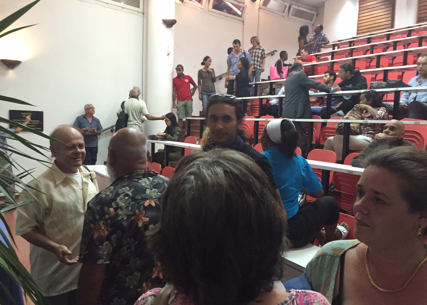 André Oraison interdit de parole à l'université de la Réunion