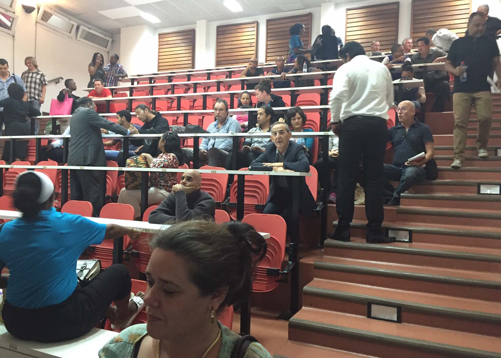 André Oraison interdit de parole à l'université de la Réunion