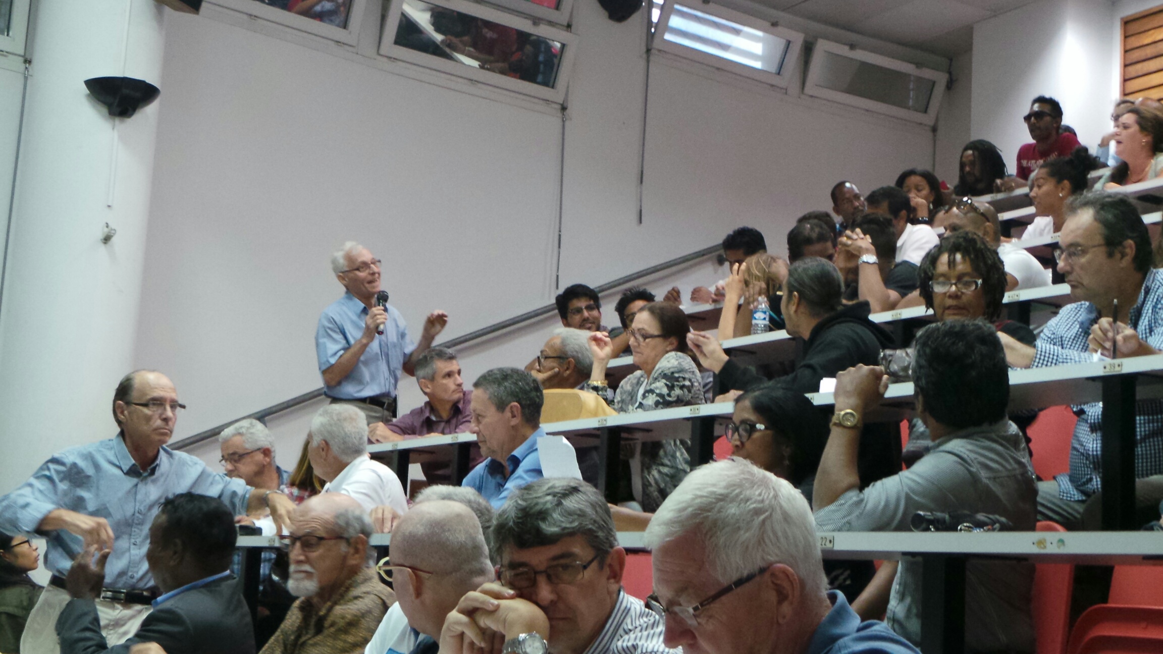 André Oraison interdit de parole à l'université de la Réunion