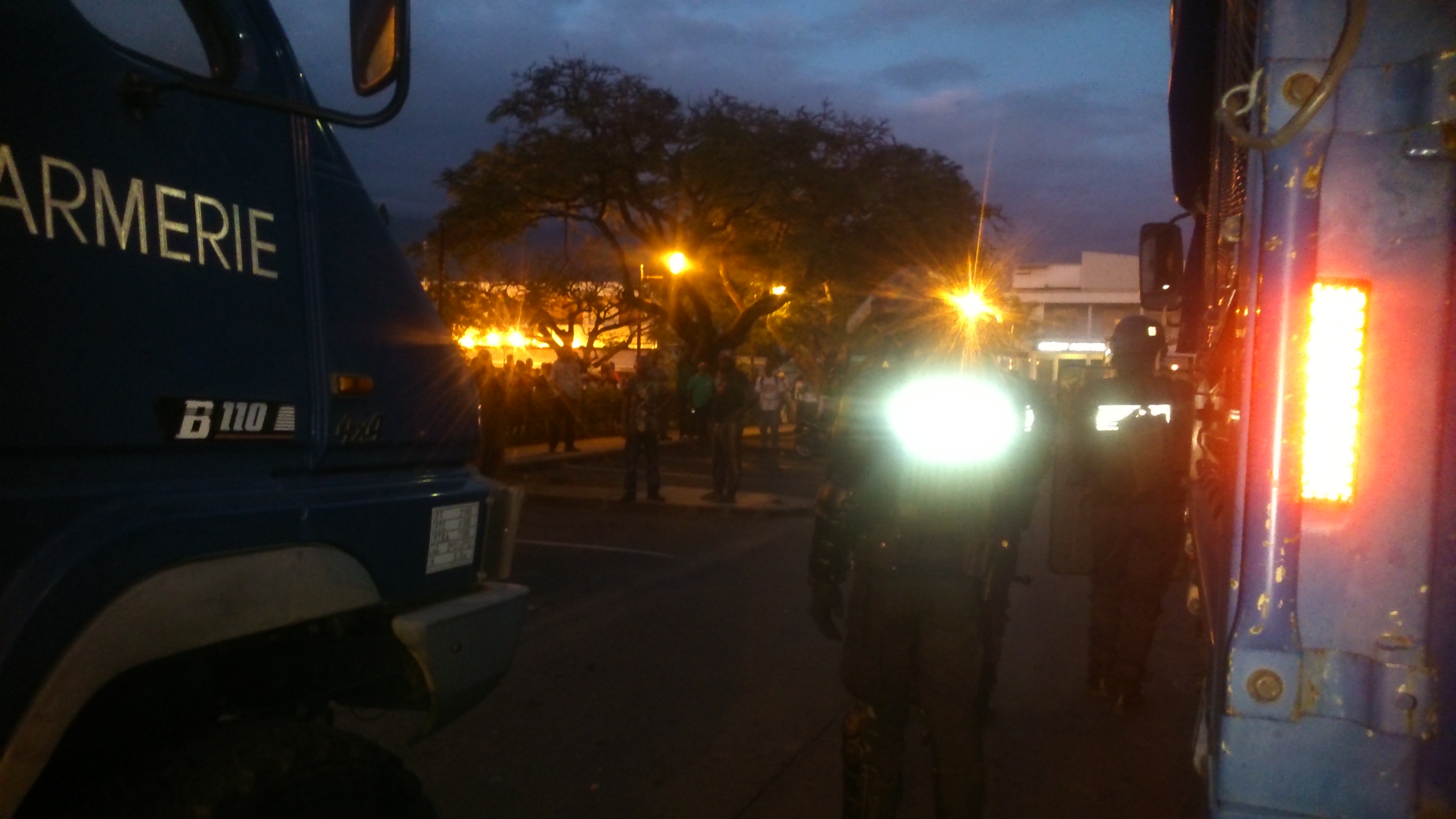 Des manifestants pénètrent dans la maison du