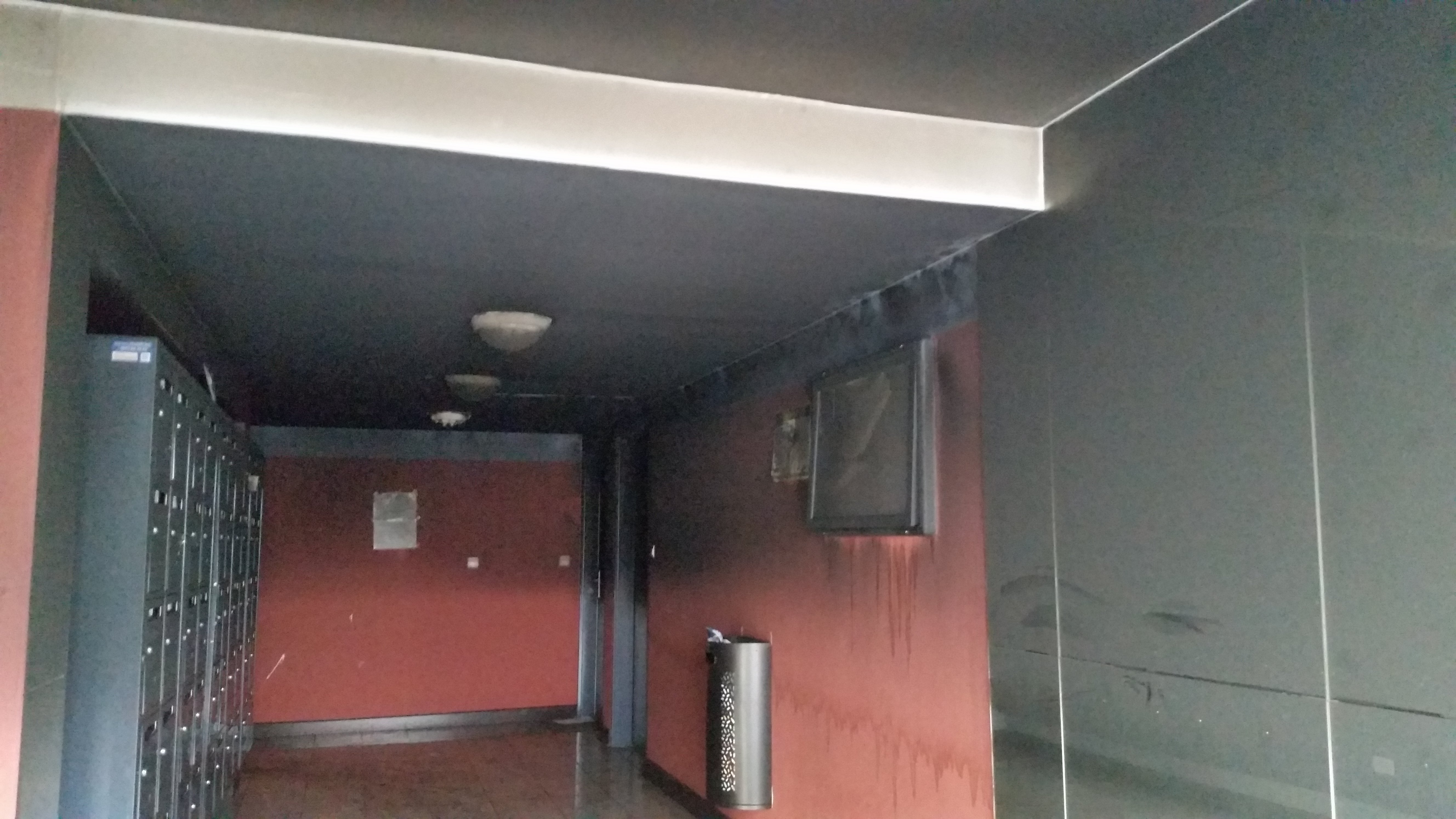 Moufia: Incendie dans un immeuble à cause d'une poubelle en feu