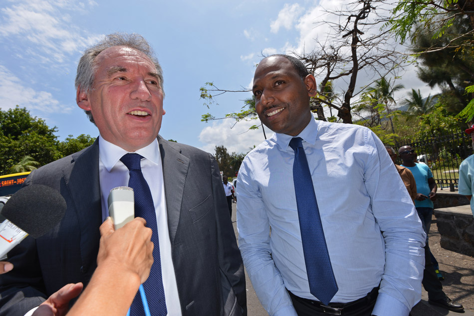Régionales 2015: Thierry Robert et François Bayrou font campagne ensemble