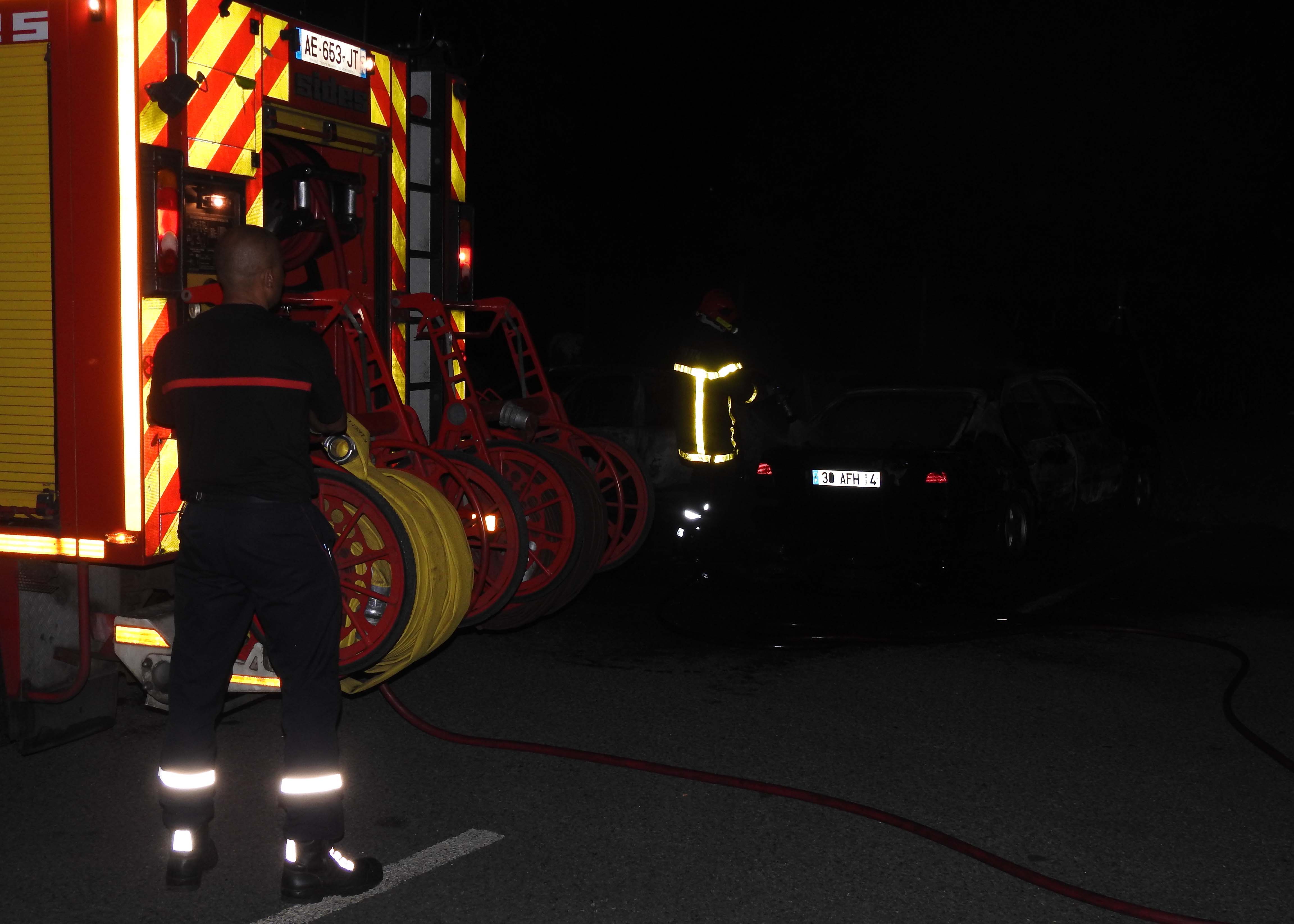 St-Denis : Une voiture incendiée sur le parking de la Sécu