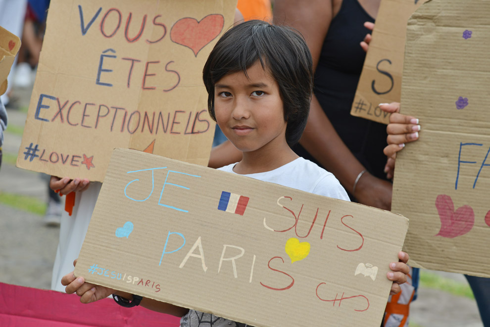 Attentats à Paris: La Réunion rend hommage aux victimes