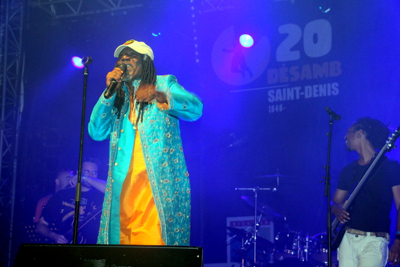 Retour images sur le défilé du 20 décembre à St-Denis et du concert d'Alpha Blondy