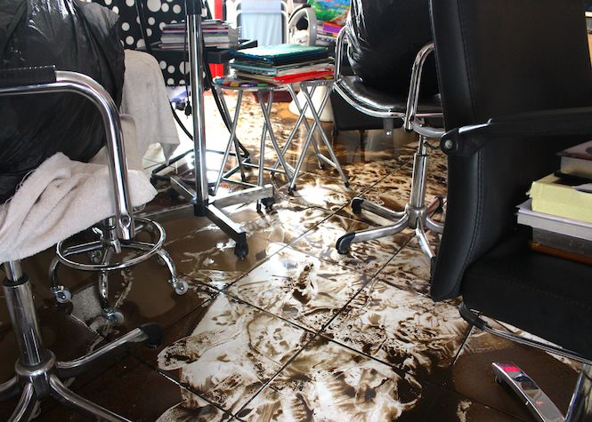 Un salon de coiffure rempli de boue à la Plaine des Cafres
