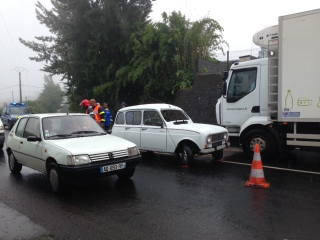 Plaine des Cafres: Collision entre un poids lourd et une 4L