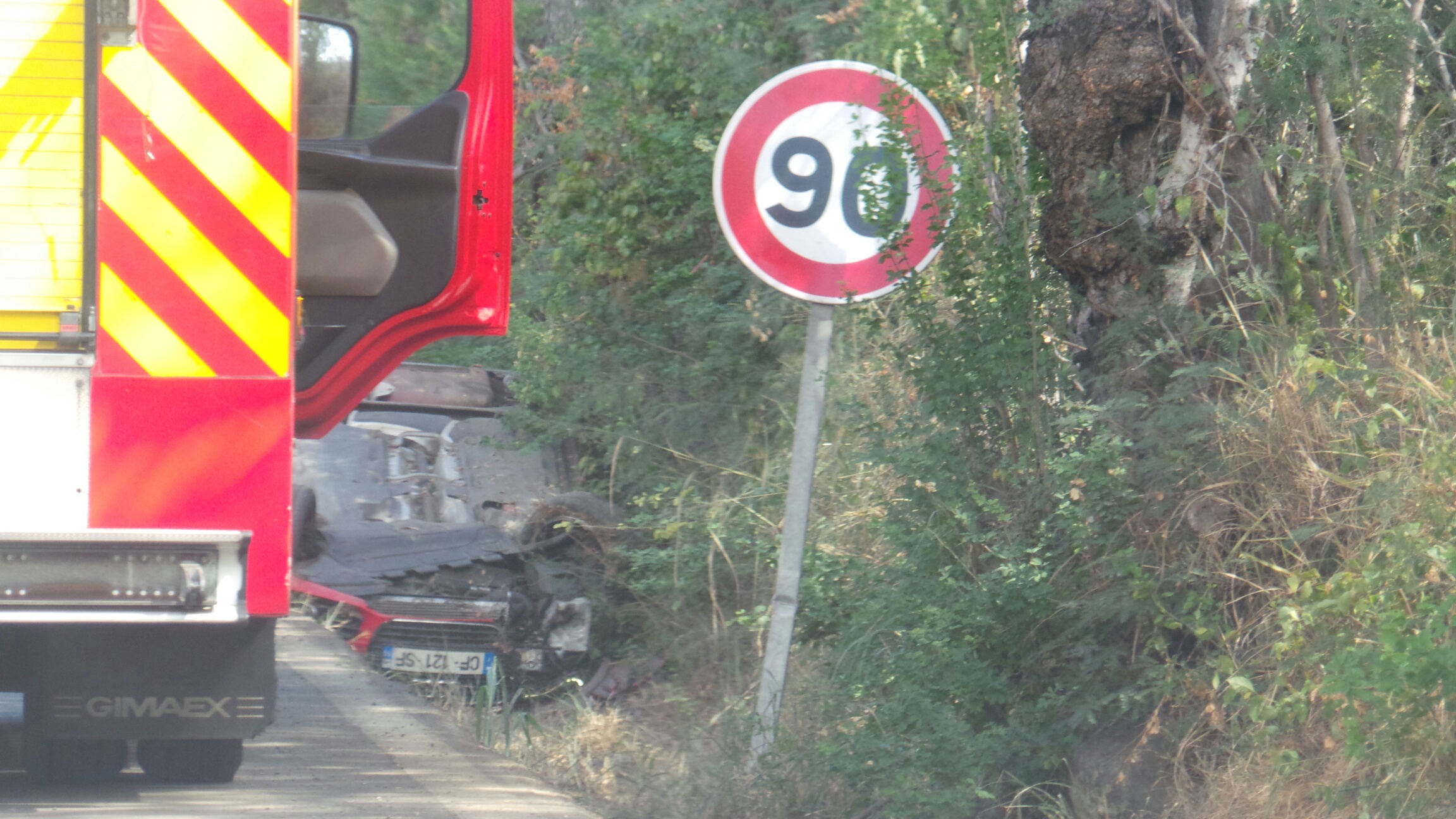 Plaine Saint-Paul : Une voiture sur le toit