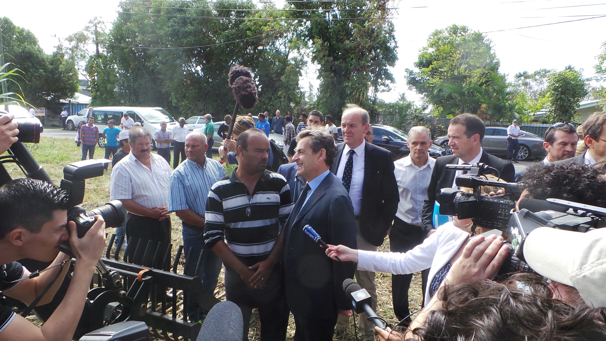 Nicolas Sarkozy part à la rencontre des acteurs de la filière canne à St-André
