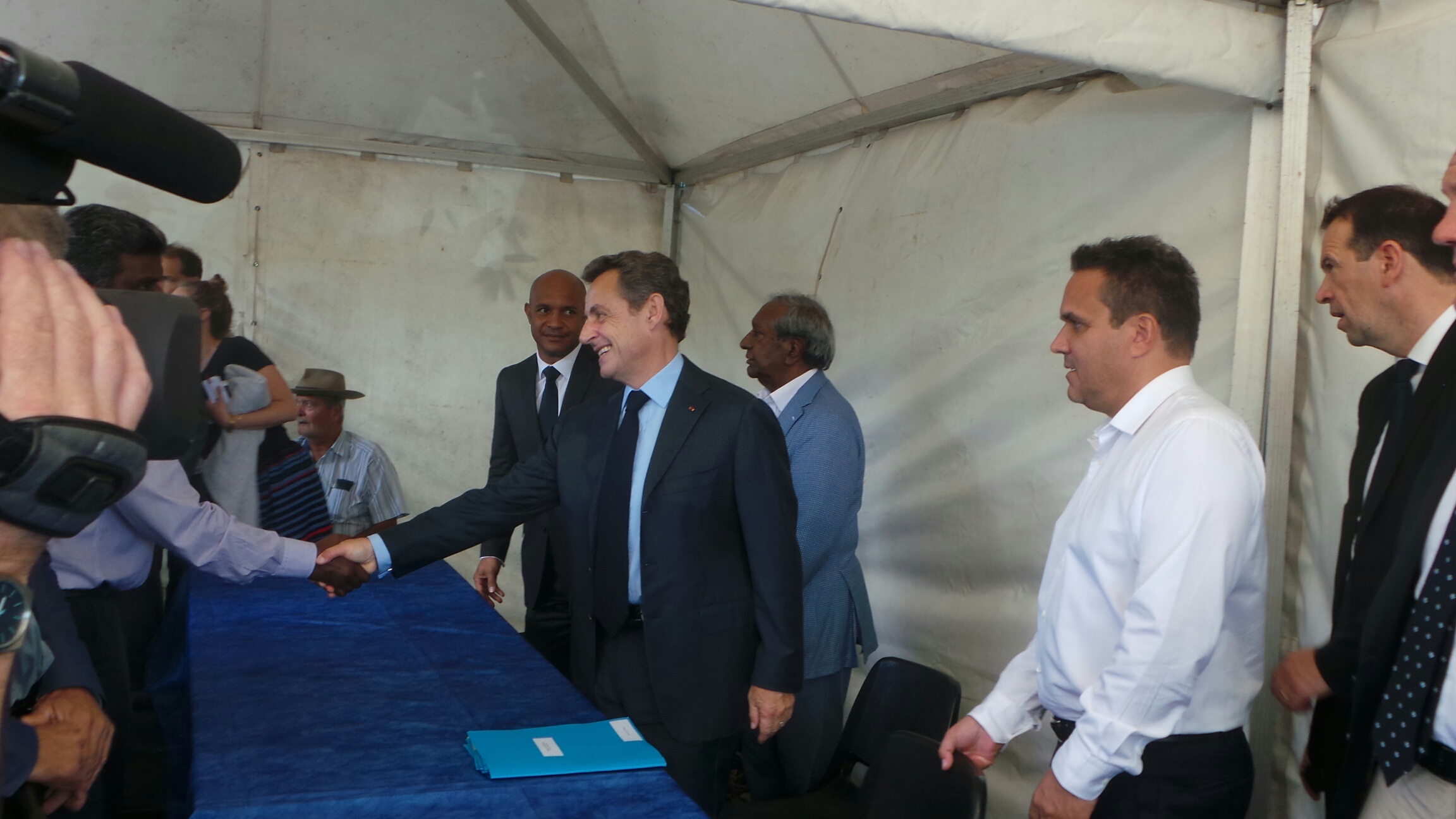 Nicolas Sarkozy part à la rencontre des acteurs de la filière canne à St-André