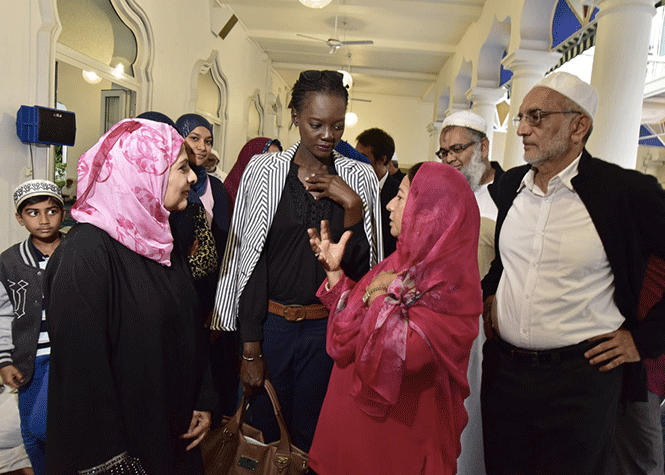 Retour en images: Rama Yade visite la mosquée de Saint-Denis