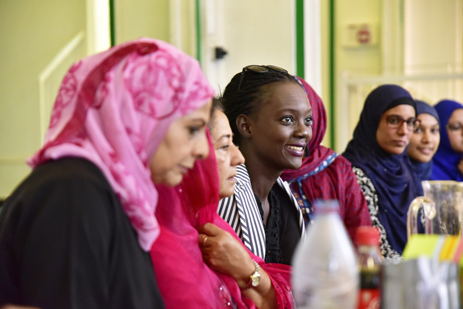 Retour en images: Rama Yade visite la mosquée de Saint-Denis