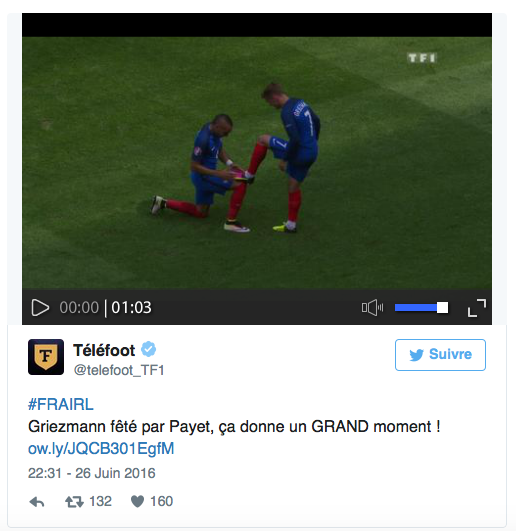 Antoine Griezmann embrasse la chaussure de Dimitri Payet