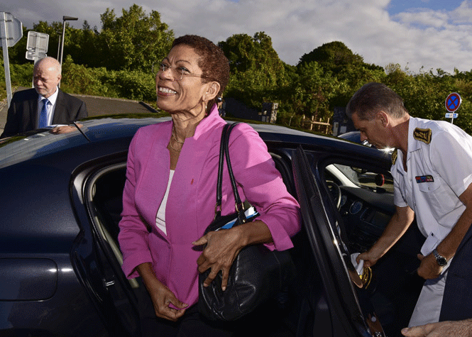 George Pau-Langevin inaugure 164 logements sociaux à Saint-Benoît