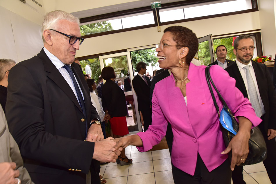 George Pau-Langevin inaugure 164 logements sociaux à Saint-Benoît