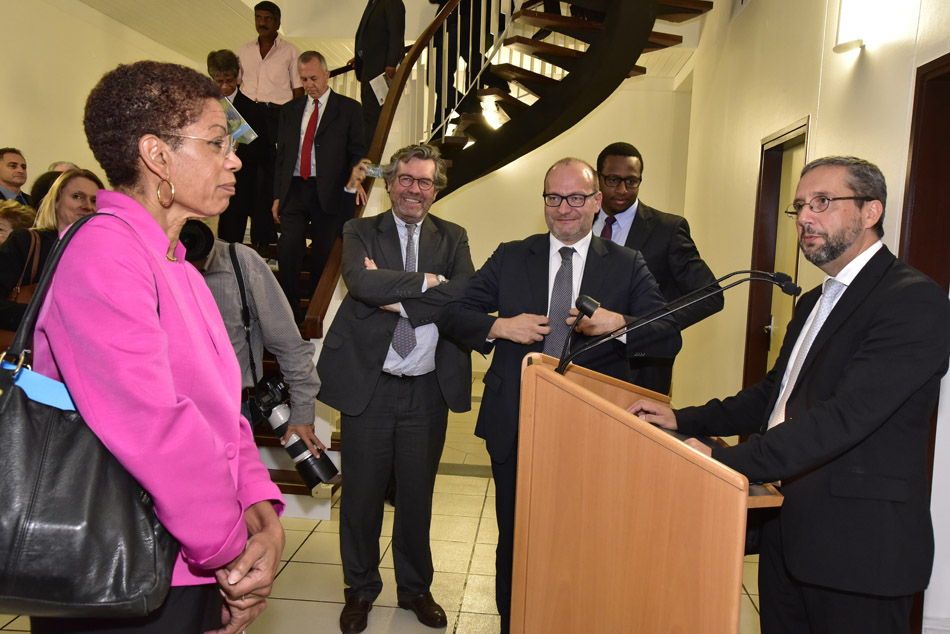 George Pau-Langevin inaugure 164 logements sociaux à Saint-Benoît