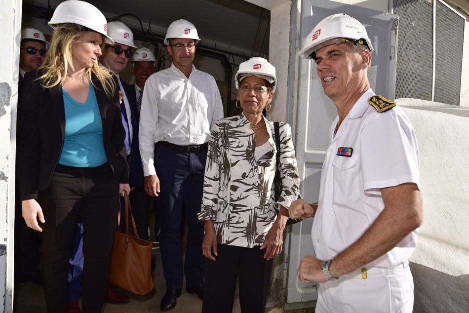 G.Pau-Langevin visite la station de traitement en eau de la Bretagne