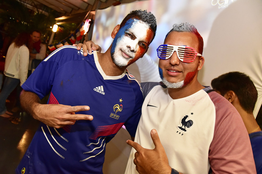 Retour en images sur la détresse des supporters des Bleus au Barachois