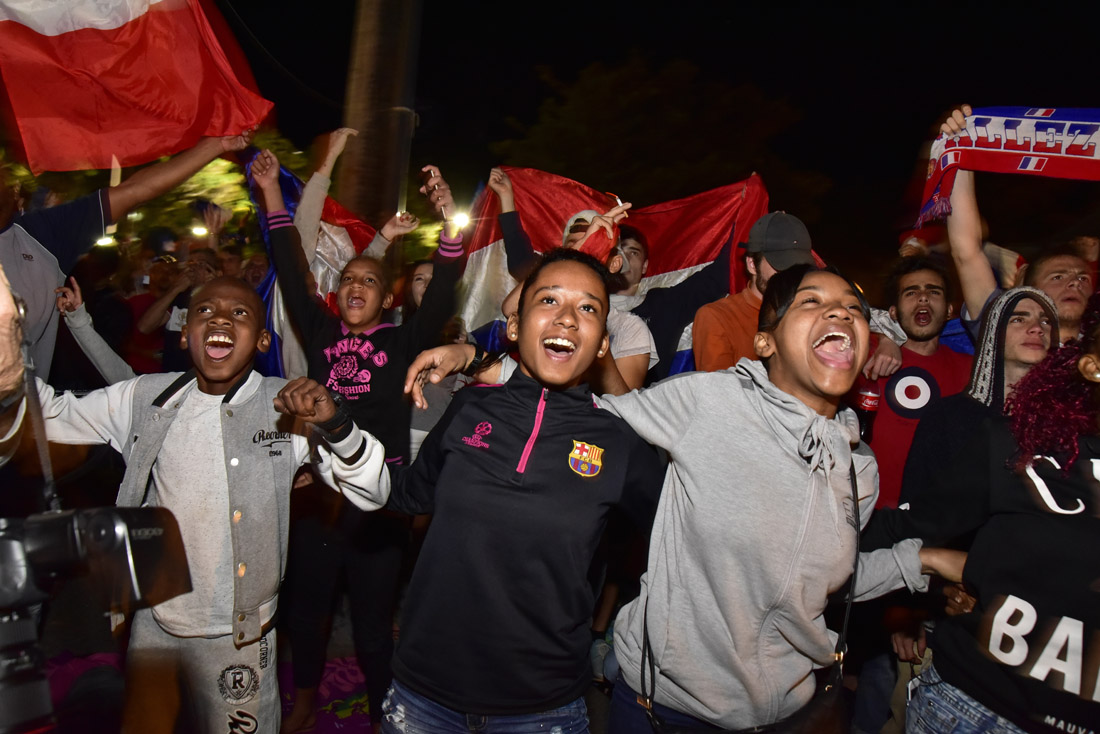 Retour en images sur la détresse des supporters des Bleus au Barachois