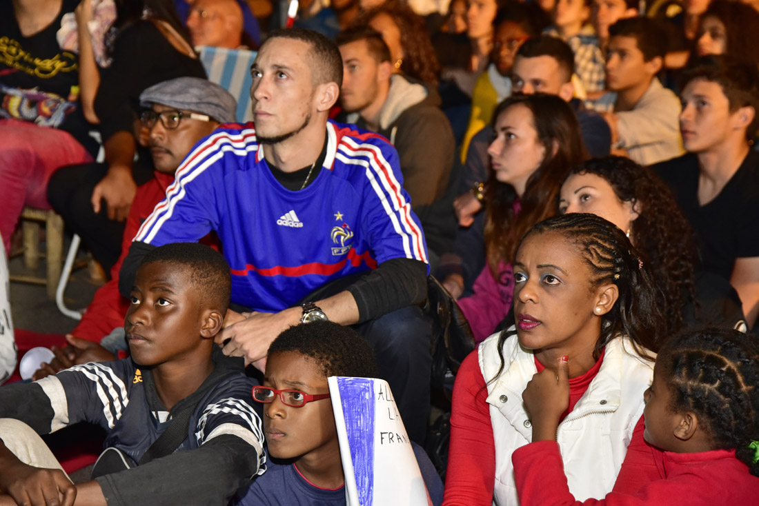 Retour en images sur la détresse des supporters des Bleus au Barachois