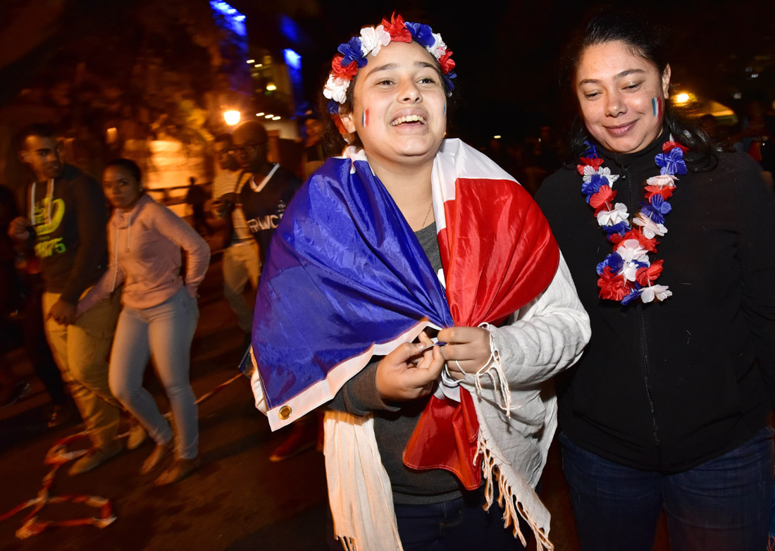 Retour en images sur la détresse des supporters des Bleus au Barachois
