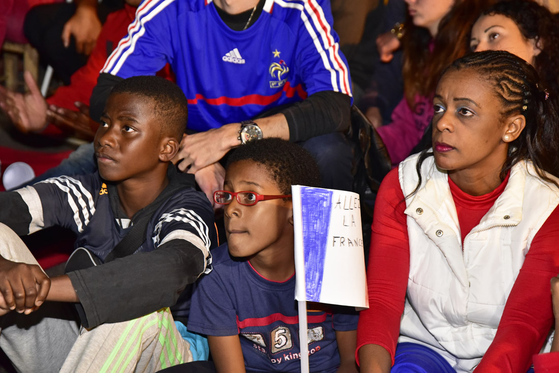 Retour en images sur la détresse des supporters des Bleus au Barachois