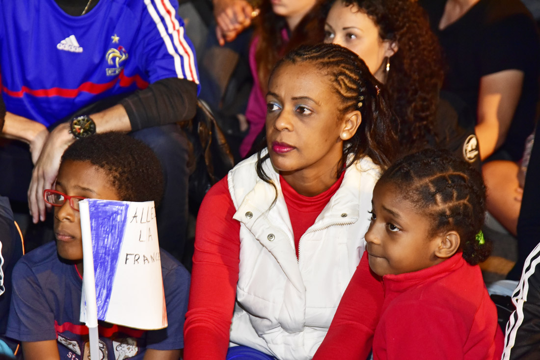 Retour en images sur la détresse des supporters des Bleus au Barachois