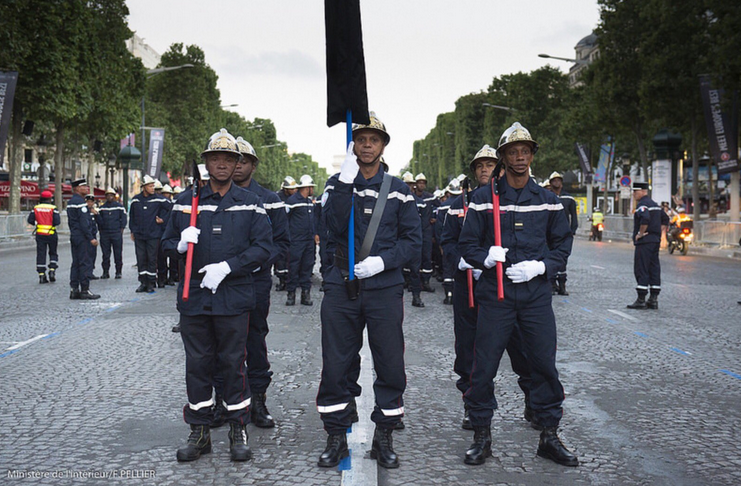 14 juillet: Les pompiers réunionnais défilent sur les Champs Élysées