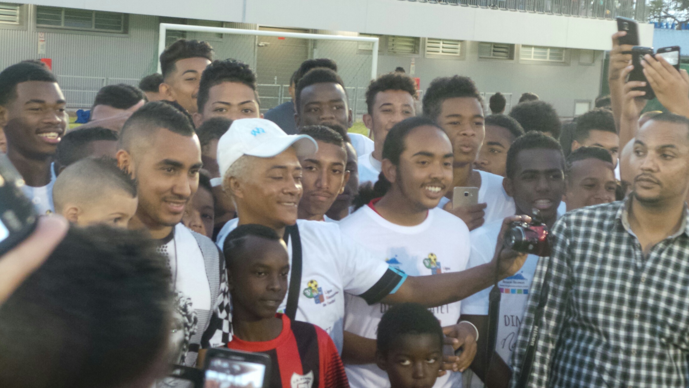 Les espoirs du foot apprennent aux côtés de Dimitri Payet