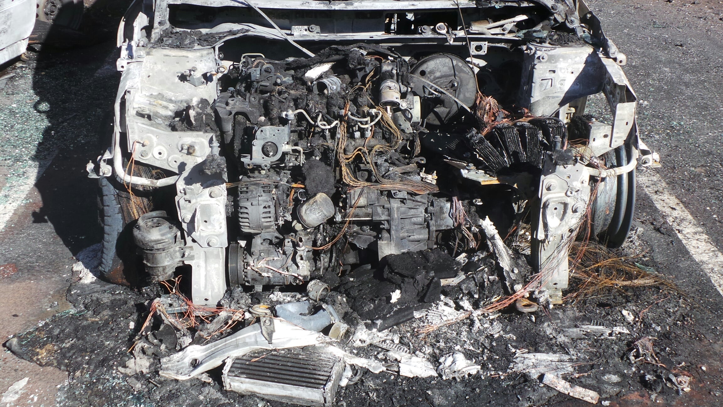 St-Denis: Deux voitures incendiées sur le parking de la Croix-Rouge rue Bouvet